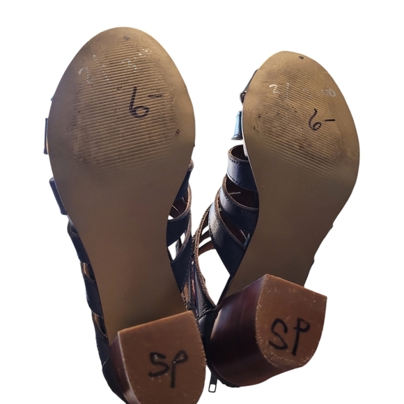 Steve Madden Vendetta navy cage booties  - 8.        G - Picture 6 of 8